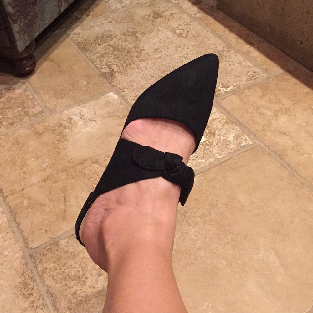 {Chase + Chloe}Sz 5.5 Faux Suede Bow Tie Slip Ons - Picture 7 of 8